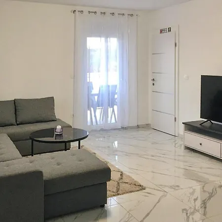 2 Bedroom Gorgeous In *