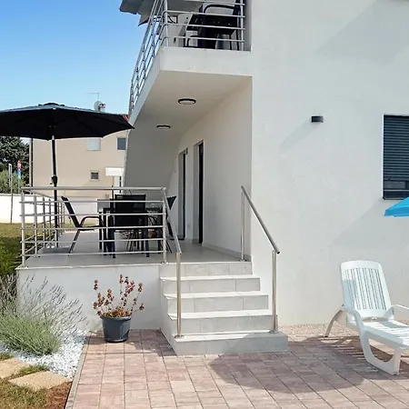 2 Bedroom Gorgeous In Apartment *