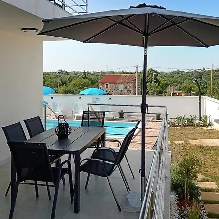 2 Bedroom Gorgeous In Apartment Umag