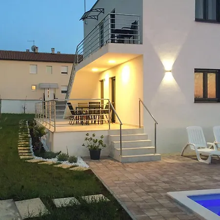 Apartment 2 Bedroom Gorgeous In